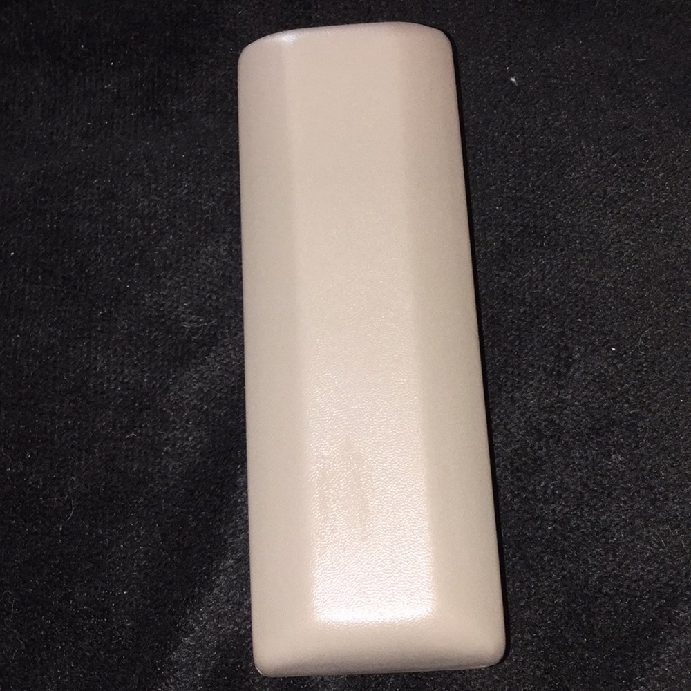 BCBGMAXAZRIA hard clamshell case - Picture 6 of 8